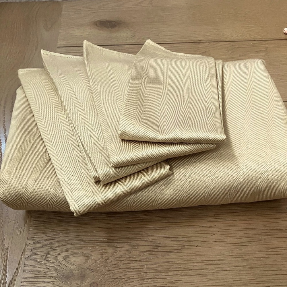 Tablecloth/Napkin Set